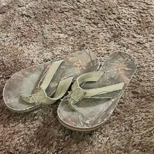 Real tree flip flops